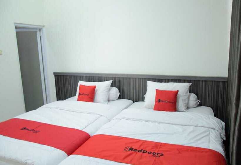 Семейный Номер, Reddoorz Near Gor Satria Purwokerto