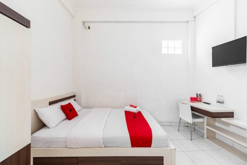 Номер Deluxe, Reddoorz Syariah @ Wisma Arya 2