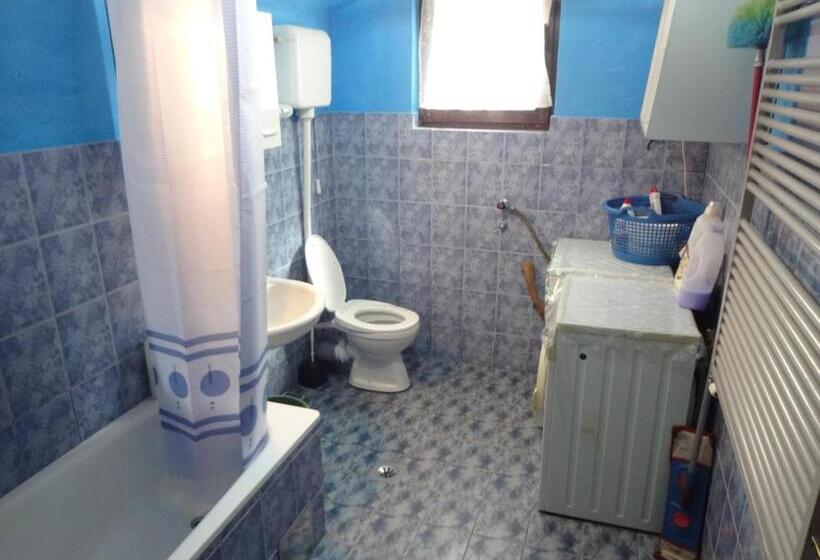 اتاق لوکس با بالکن, Virmal