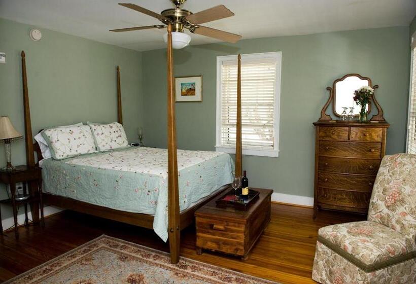 Номер Стандарт с Балконом, Hopkins Ordinary Bed, Breakfast And Ale Works