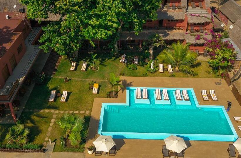 اتاق استاندارد با بالکن و چشم‌انداز دریا, Nosy Lodge