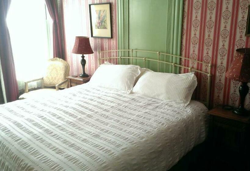 Quarto Estandar Cama King, Connor