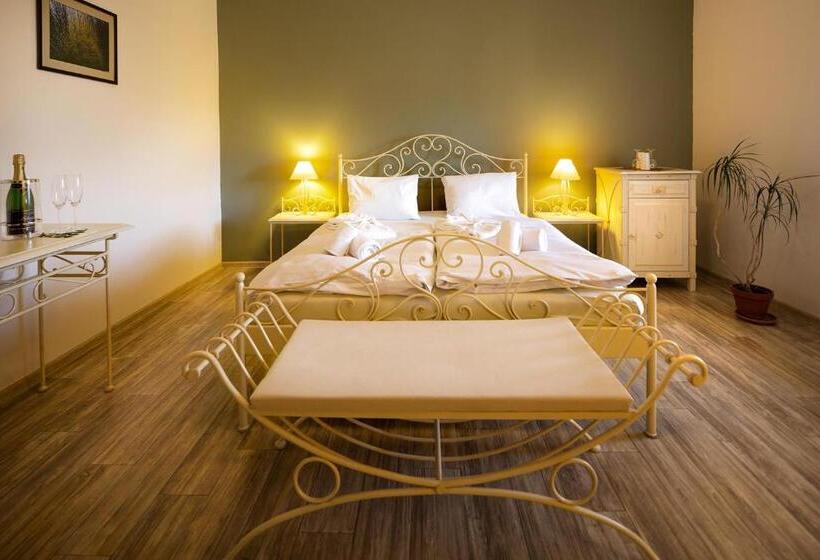 Номер Deluxe, Wellness Hotel Lihovar