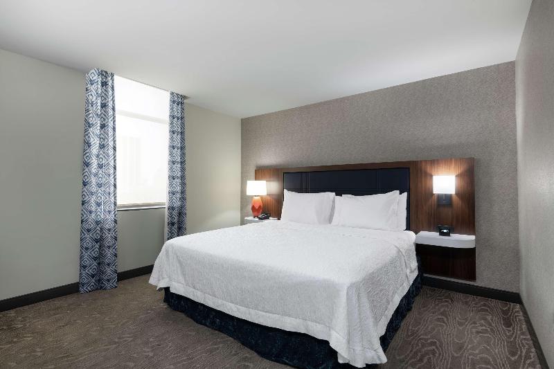 Люкс Кровать Кинг, Hampton Inn & Suites Fort Wayne Downtown
