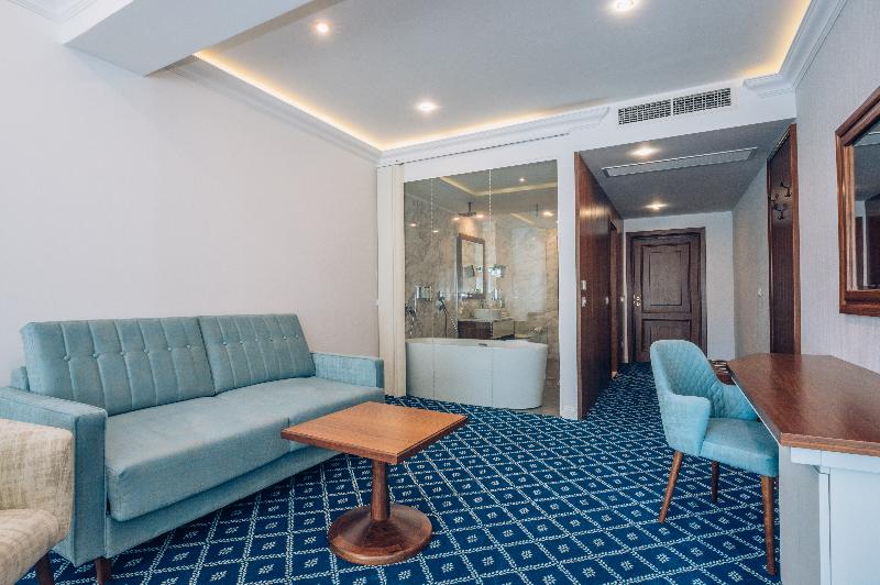 سوییت جونیور, Iberostar Waves Slavija