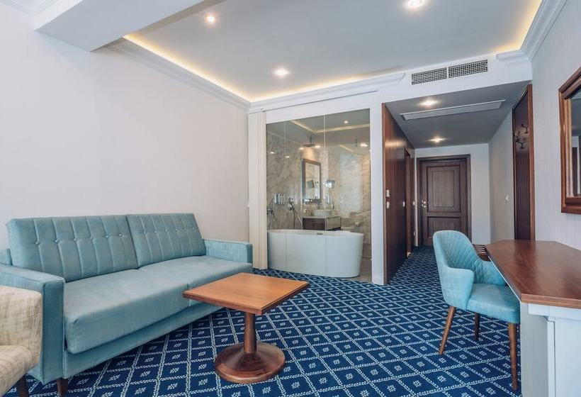سوییت جونیور, Iberostar Waves Slavija