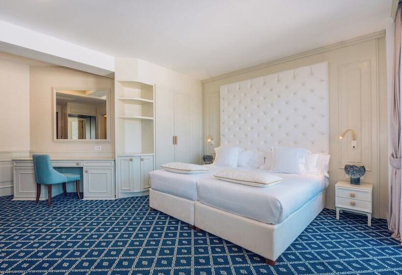 اتاق اساندارد با چشم‌انداز جانبی به دریا, Iberostar Waves Slavija