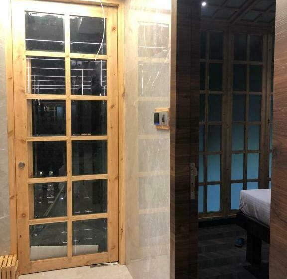 Номер Deluxe, Rooms Dadar Near Station