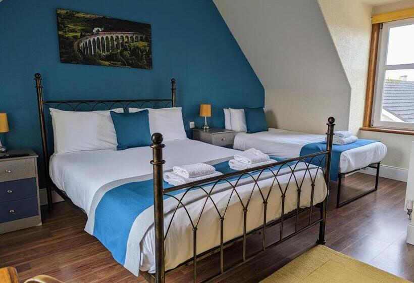 Aile Odası, The Coo's Guest House