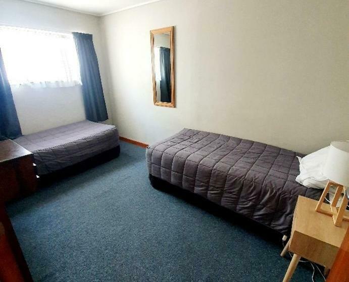 带2个卧室的套房, Chanel Court Motel