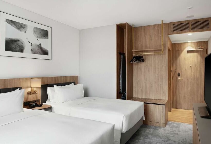 Standard Room, Hilton Garden Inn Vilnius City Centre