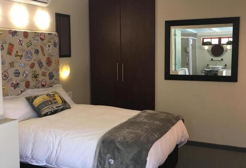 Студио Стандарт Вид на Бассейн, The Travel Inn Durban