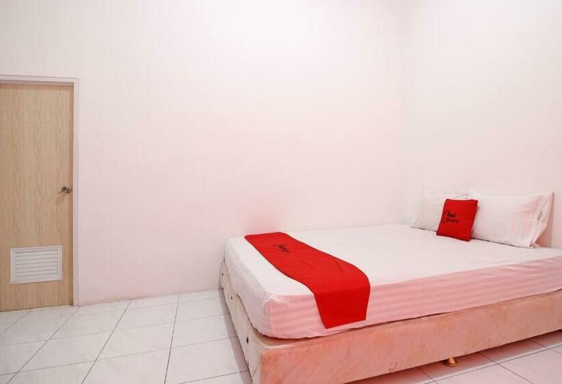 Номер Стандарт, Reddoorz Near Terminal Tirtonadi