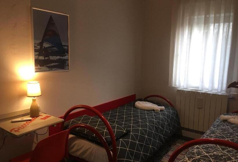 اتاق استاندارد سه نفره, Piccadilly B&b