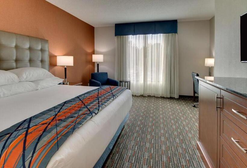חדר דלוקס מותאם לאנשים עם מוגבלויות, Drury Inn & Suites Knoxville West