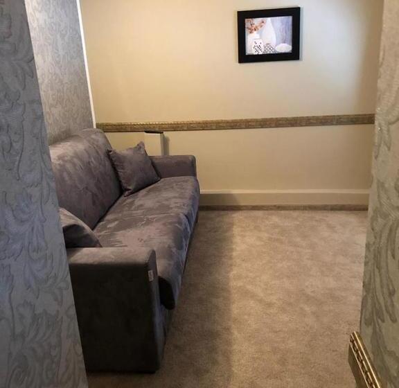 غرفة عائلية, Platinvm B&b