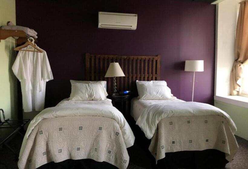 Номер Basic, The Inn At Stone Mill