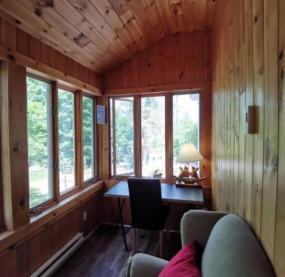 Номер Стандарт 2 Двуспальные Кровати, By The River B&b