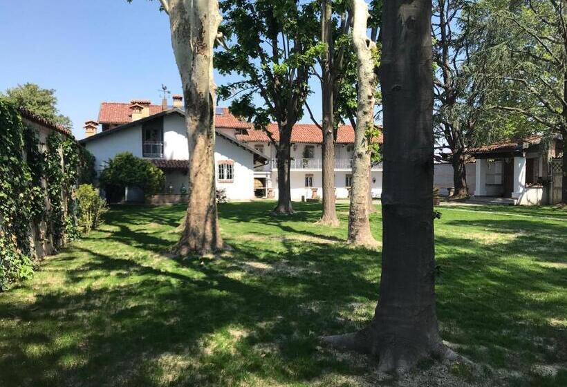 Семейный Номер Вид на Сад, Antica Villa Cuneo  Guest House   B&b E Non Un Hotel A Cuneo
