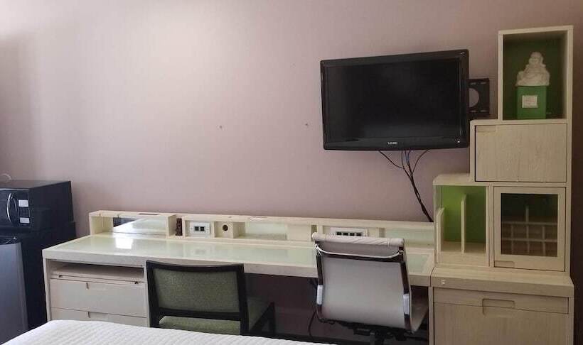 Семейный Номер, Century Motel