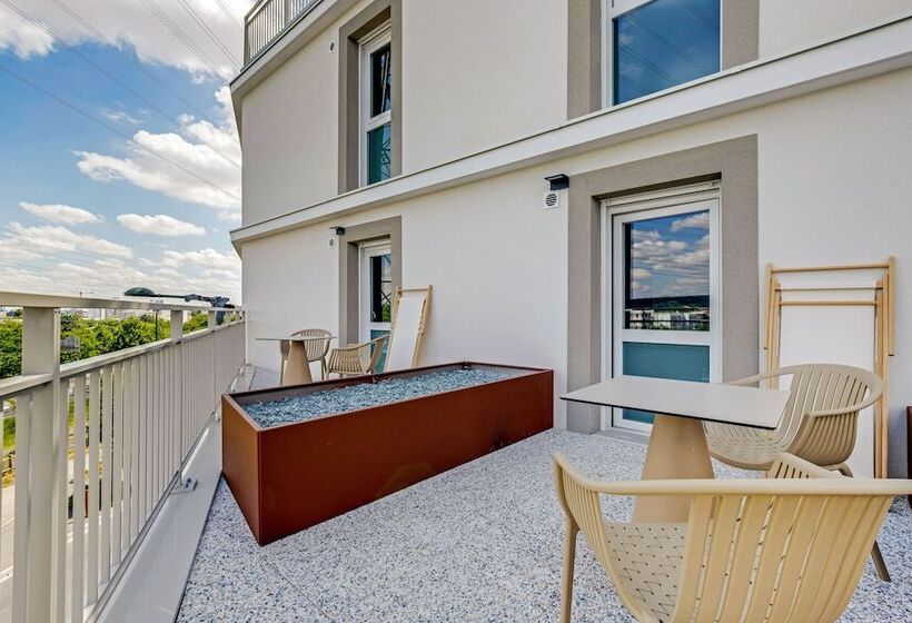 Comfort studio with terrace, All Suites Appart Hôtel Massy Palaiseau