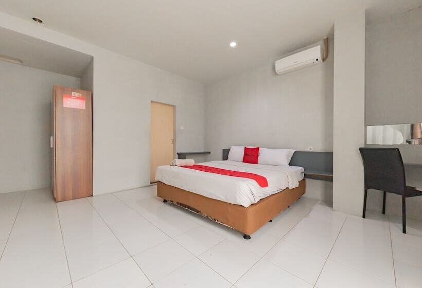 Номер Deluxe, Reddoorz @ Pelajar Pejuang 3
