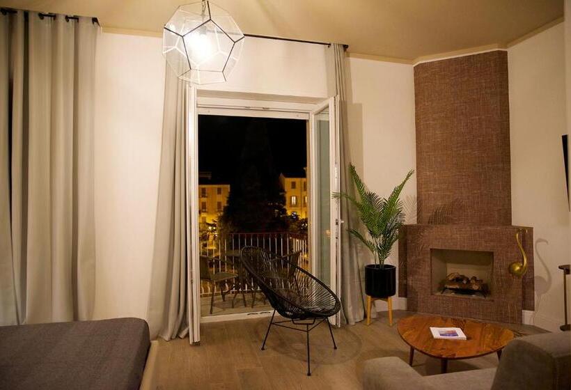اتاق لوکس با بالکن, Mixage Living