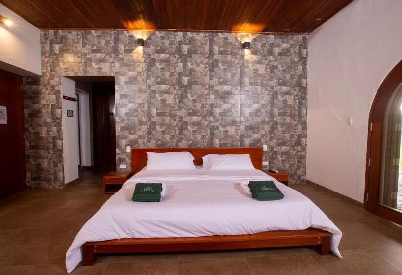 מיטת קינג בסוויטה, Nature Lodge Apu Samay
