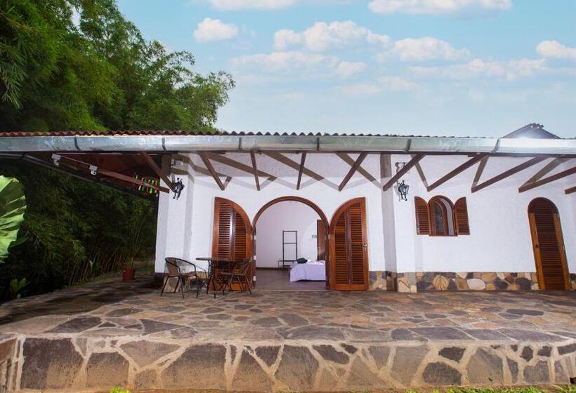מיטת קינג בסוויטה, Nature Lodge Apu Samay