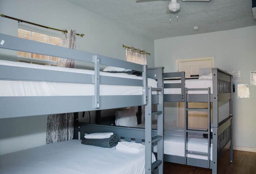 تختخواب در اتاق مشترک, Wanderstay Houston Hostel