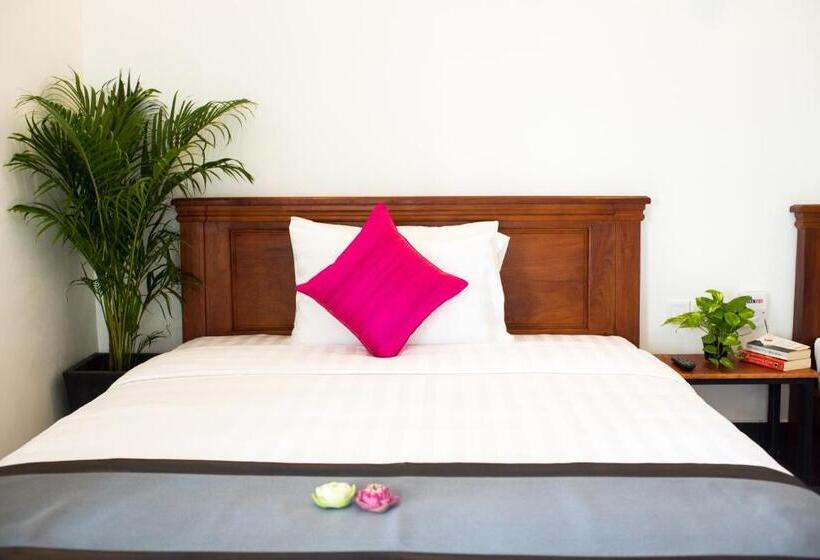 Deluxe Room with Balcony, Noni Tree Hostel