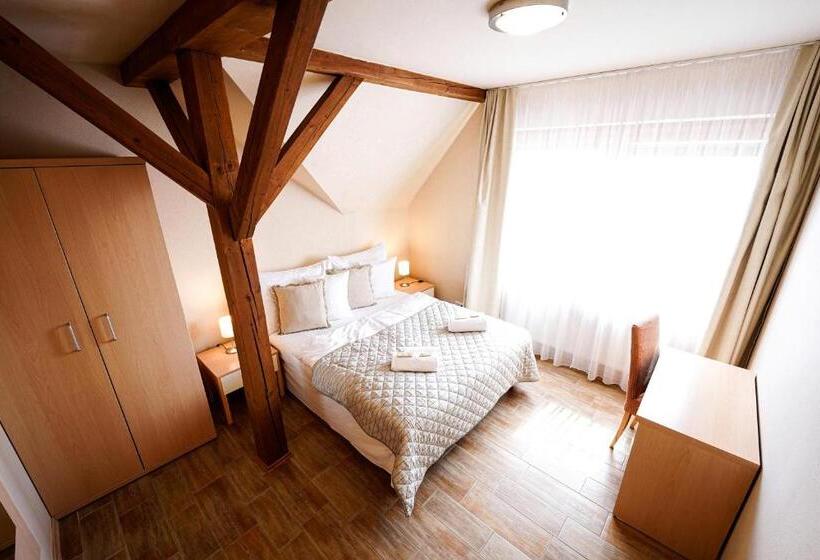 家庭工作室, Slunečná Louka