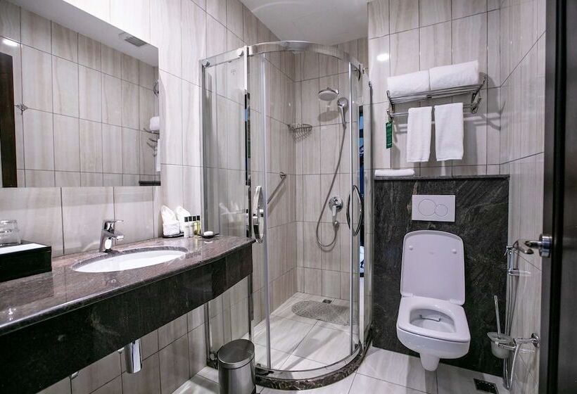 سوییت اجرایی, Best Western Plus The Athena Hotel Kampala