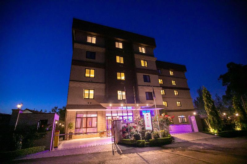 سوییت اجرایی, Best Western Plus The Athena Hotel Kampala