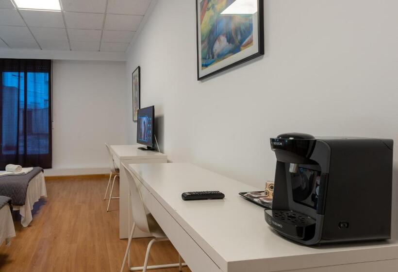 اتاق استاندارد سه نفره, Suites Rooms Valencia