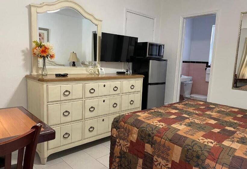 Номер Стандарт, Shell Motel Hollywood