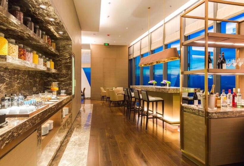 Номер Клуб, Hyatt Regency Zhenjiang