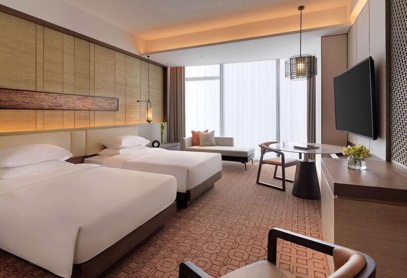Номер Клуб, Hyatt Regency Zhenjiang