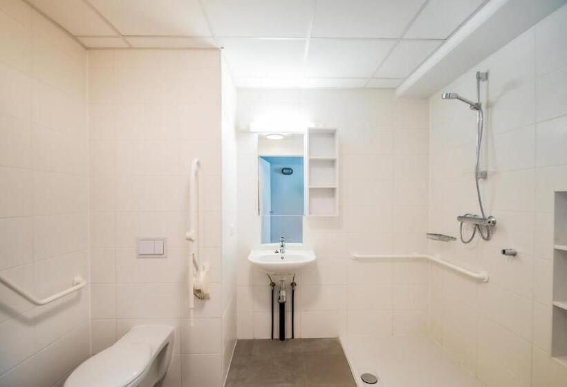 Четырехместный Номер Стандарт, Auberge De Jeunesse Charleroi Youth Hostel