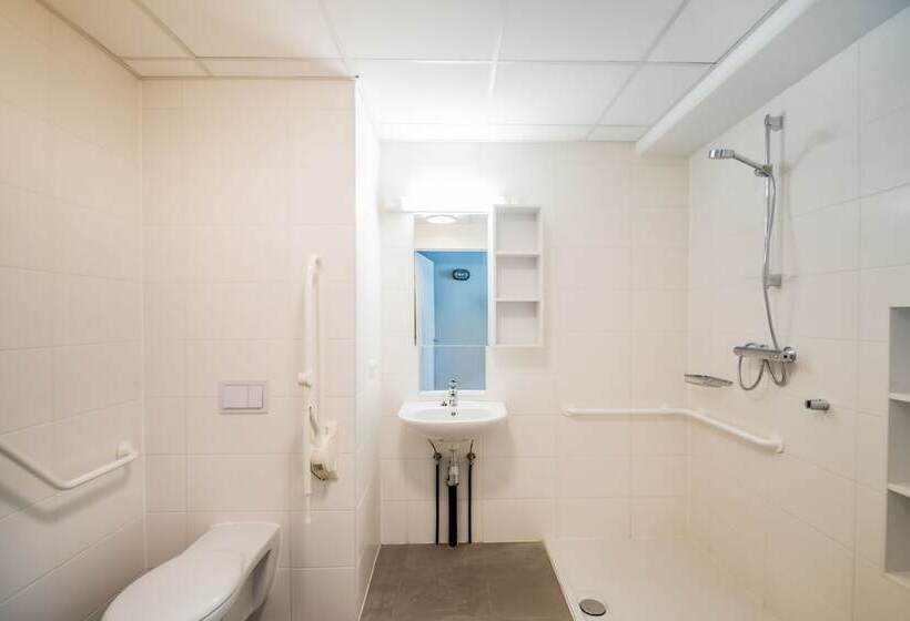 Четырехместный Номер Стандарт, Auberge De Jeunesse Charleroi Youth Hostel