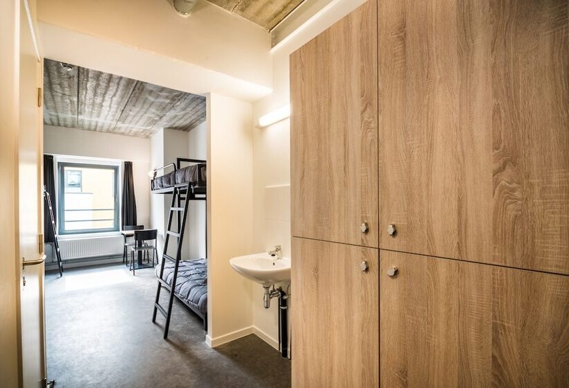 Четырехместный Номер Стандарт, Auberge De Jeunesse Charleroi Youth Hostel
