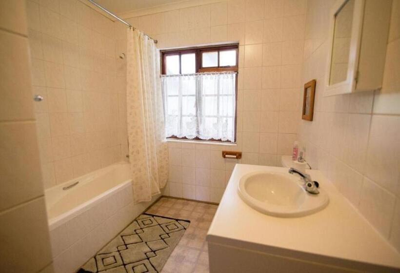 Дом 3 Спальни, Crane Cottage