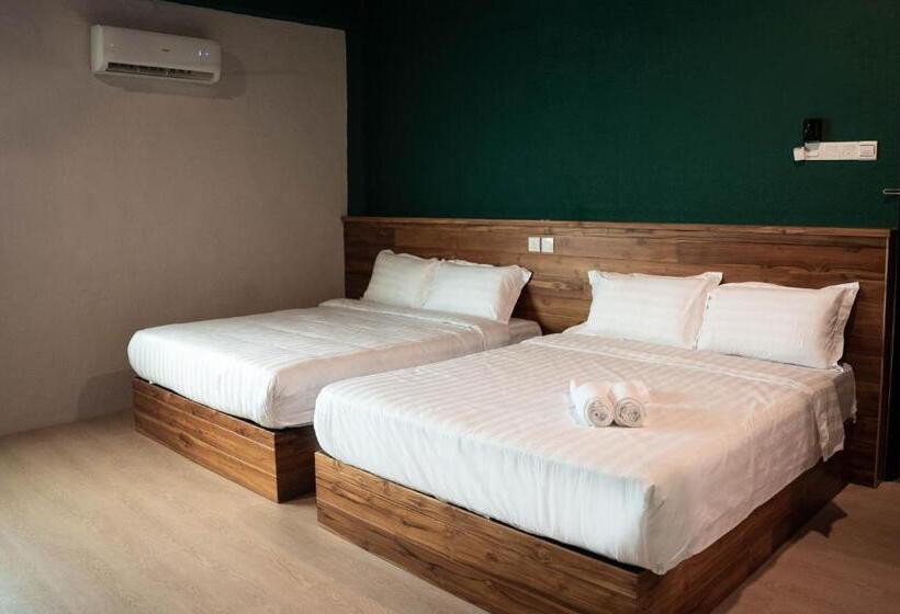 Семейный Номер, Room V @ Jalan Sultanah Near Bus Stop Batu Pahat