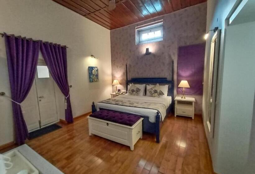 اتاق لوکس, Pine Retreat Mallroad