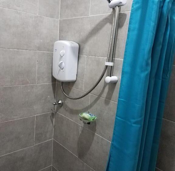חדר משפחתי, Sharp Guesthouse