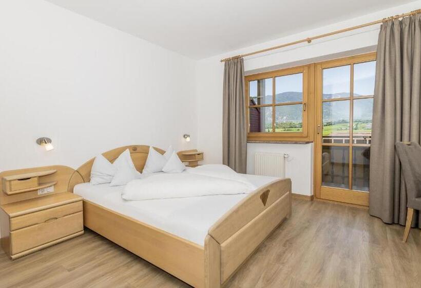 Номер Стандарт с Балконом, Lingers Suites & Residence