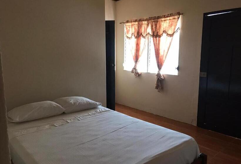 Семейный Номер, Hostal Augustos