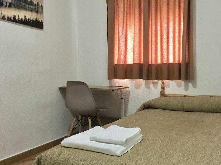 اتاق استاندارد یک نفره, Hostal Santa Barbara