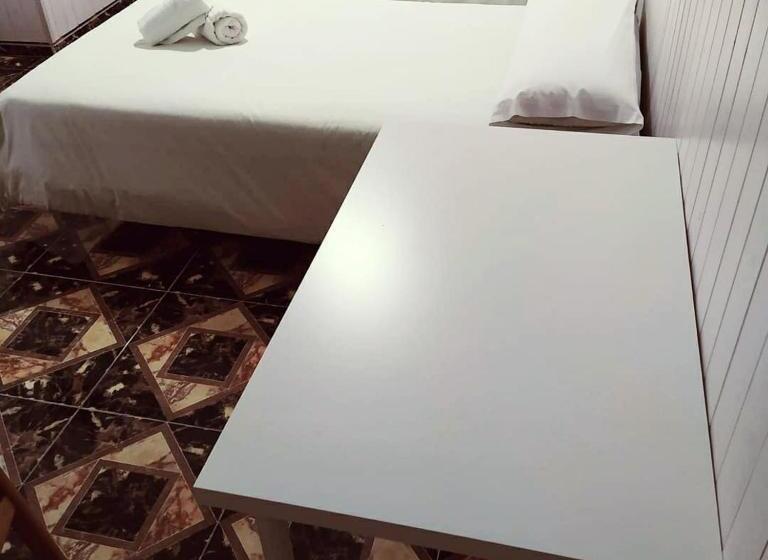 Номер Стандарт Трехместный, Hostal Jaufil