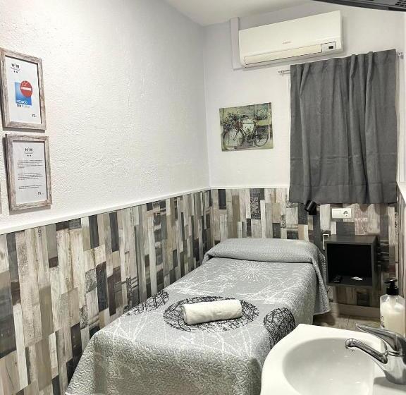 Номер Стандарт Индивидуальный Совместная Ванная, Hostal Restaurante Avenida De Madrid